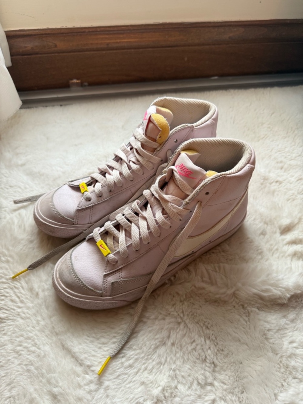 Nike Women's blazer mid 77